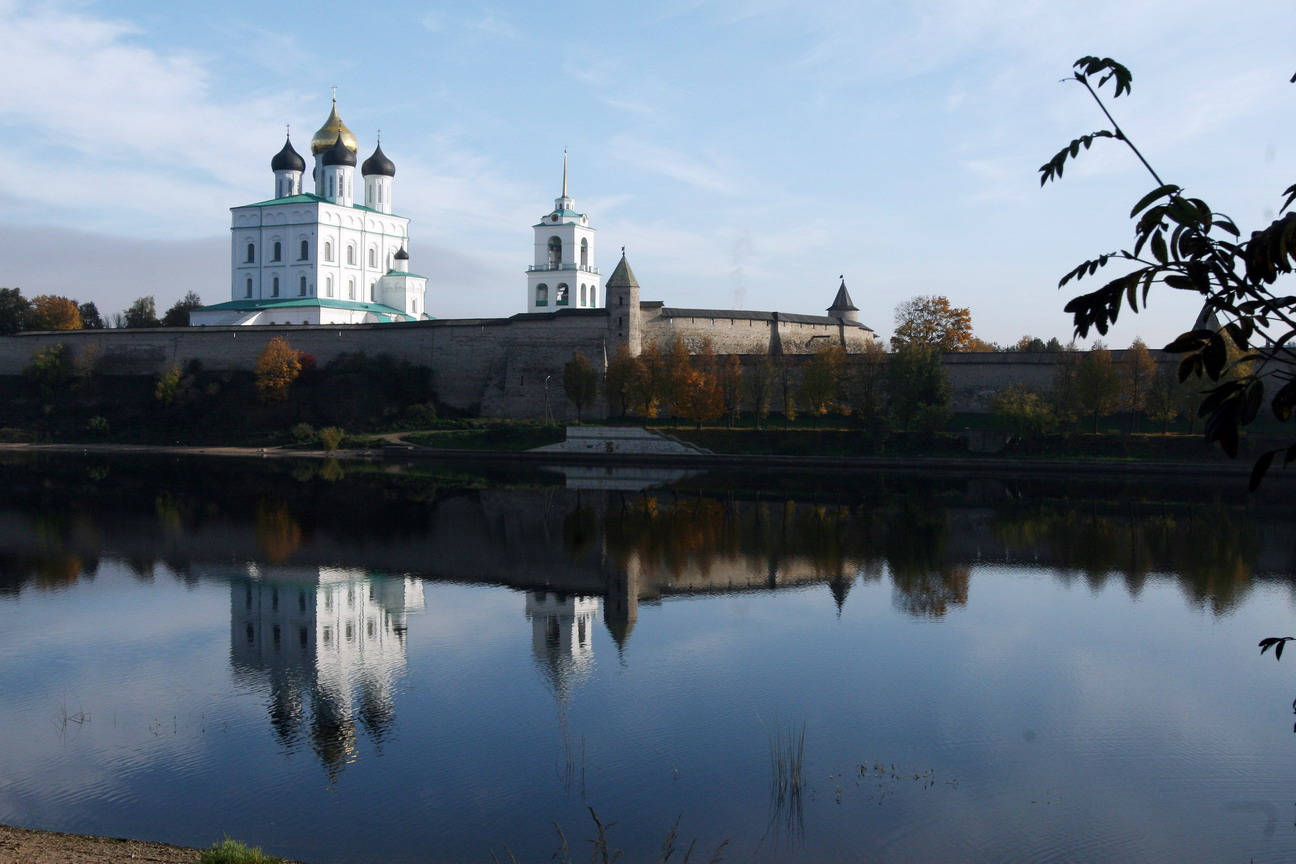 Псков время. Красивые места в Пскове для фотосессии. Псковская земля фото. Псков в 2009 году фото. Псков в 2000 фото.